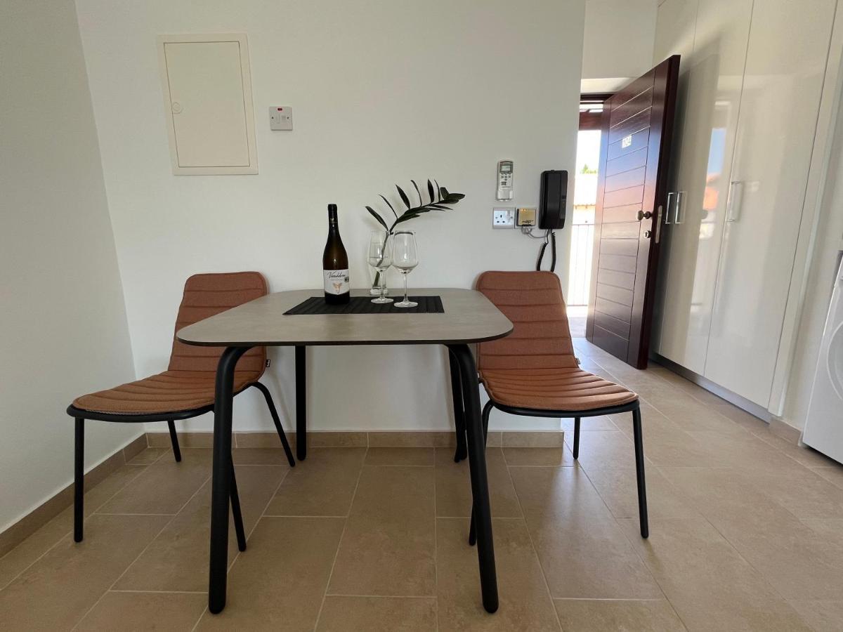Papho'S Mare Apts Paphos Exterior photo